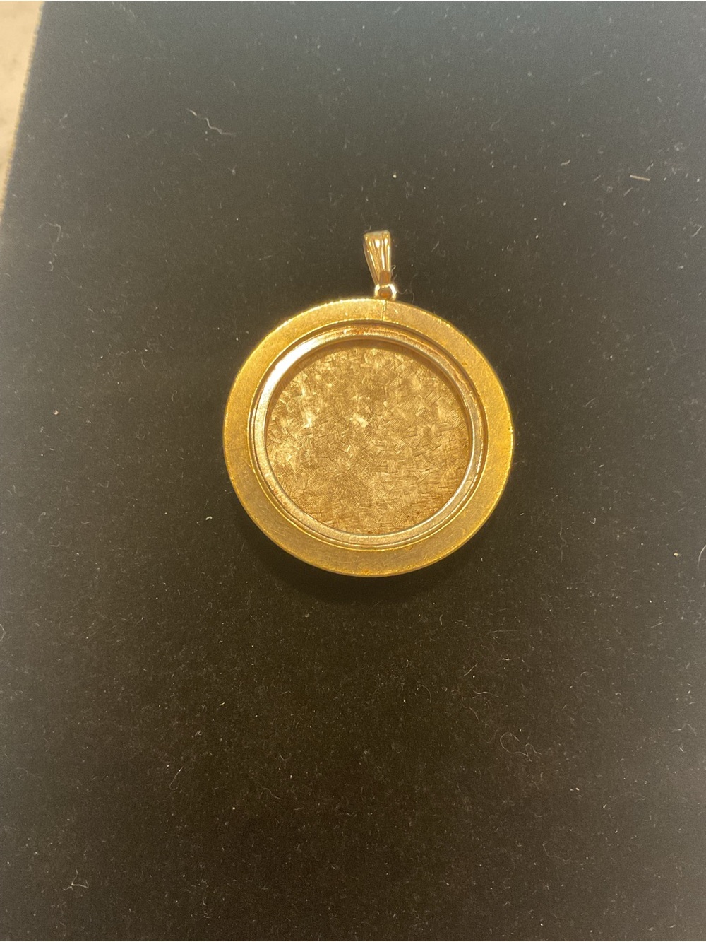 Vintage Gold-Tone Cameo Portrait Pendant Necklace - Picture 4 of 5